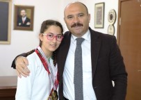 GÖRME ENGELLİ - Aydınlı Elfin'den Büyük Başarı