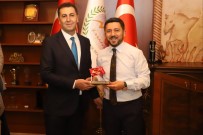 ALTıNYıLDıZ - Belediye Başkanı Arı, Tebrikleri Kabul Etmeyi Sürdürüyor