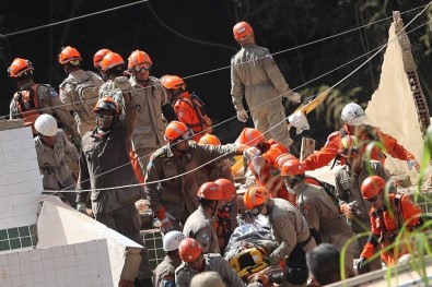 Brezilya'da Yıkılan 2 Binada Ölenlerin Sayısı 11'E Çıktı