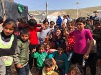 ŞARKICI - Dua Lipa, Mülteci Kampını Ziyaret Etti