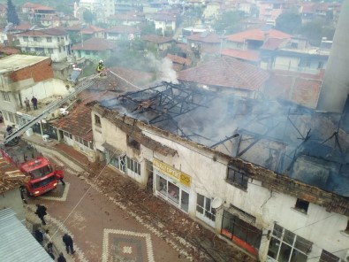 Manisa'da Ev Yangını Korkuttu