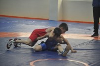 Minderin Minik Güreşçileri