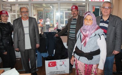 Türk Kızılayı Alaşehir'de İhtiyaç Sahibi Aileleri Giydirdi