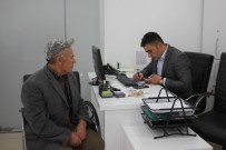 SİGARA PAKETİ - Yaşlı Adam Yolda Buldu, Düşünmeden Belediyeye Teslim Etti