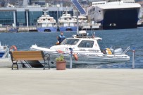İSTANBUL DENIZ OTOBÜSLERI - Yenikapı İDO İskelesinde Denizden Erkek Cesedi Çıkarıldı