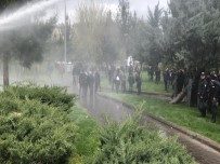 İZİNSİZ GÖSTERİ - Diyarbakır'da İzinsiz Gösteriye Polis Müdahalesi
