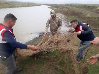 Kaçak İnci Kefali Avcılığı Yapan 4 Kişiye 13 Bin TL Para Cezası