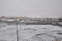KAR SÜRPRİZİ - Kars'a Nisan Ayında Lapa Lapa Kar Yağdı