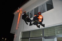 DUMLUPıNAR ÜNIVERSITESI - AFAD'dan DPÜ, AKUK Ve Genç Kızılay Topluluklarıyla Tahliye Ve Kurtarma Tatbikatı