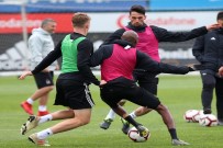 NEVZAT DEMİR - Beşiktaş, Sivasspor Maçının Taktiğini Çalıştı