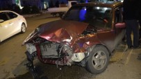 Kavşakta İki Otomobil Çarpıştı Açıklaması 4 Yaralı