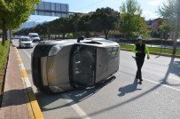 PAMUKKALE ÜNIVERSITESI - Önündeki Otomobile Çarpıp Yan Yattı