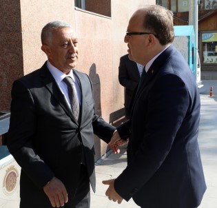 Vali Tutulmaz'dan Başkan Zeybek'e Ziyaret