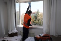 YENİMAHALLE BELEDİYESİ - Yenimahalle'de 8 Yılda 14 Bin Ev Temizlendi