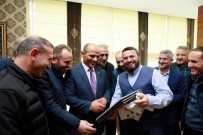 Başkan Söğüt'ü Duygulandıran Hediye