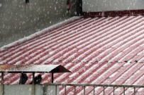 KALDIRIMLAR - Kahramanmaraş'ta Yağmur Ve Dolu Etkili Oldu