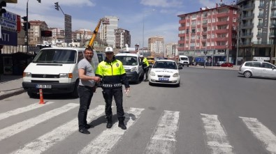 'Öncelik Hayatın, Öncelik Yayanın'  Projesi İçin Broşür Dağıtıldı