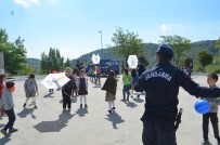 UÇURTMA ŞENLİĞİ - Söke'de Jandarmadan Çocuklara Uçurtma Şenliği