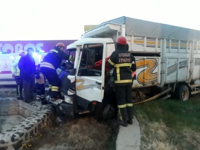 Aksaray'da Zincirleme Trafik Kazası Açıklaması 2 Yaralı