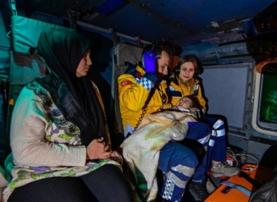 Gökçeada'da Küçük Kız Helikopterle Hastaneye Ulaştırıldı