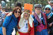 CANER YıLDıZ - Mavi Balon Uçurarak Otizme Dikkat Çektiler