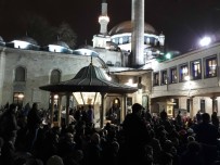 KURAN-ı KERIM - Miraç Kandili'nde Vatandaşlar Eyüpsultan Camii'ne Akın Etti
