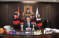 ONDOKUZ MAYıS ÜNIVERSITESI - Ragbiciler Kupayı Rektör Bilgiç'e Takdim Etti