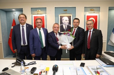CHP İl Başkanı Ve Milletvekillerinden Başkan Böcek'e Ziyaret