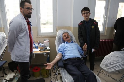 Deveci'den Kan Bağışı