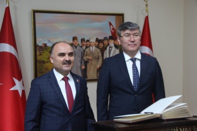 Kazakistan Cumhuriyeti Ankara Büyükelçisi Abzal Saparbekuly, Kayseri Valiliğini Ziyaret Etti