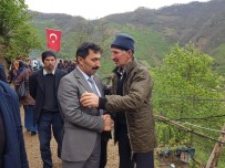 DEDE MUSA BAŞTÜRK - Şehit Ailesine Taziyede Bulundular, İlçeyi Türk Bayrakları İle Donattılar