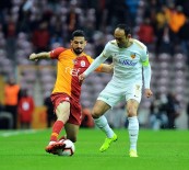 KIRMIZI KART - Spor Toto Süper Lig Açıklaması Galatasaray Açıklaması 3 - İM Kayserispor Açıklaması 1 (İlk Yarı)