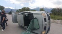 AKKONAK - Ticari Araçla Çarpışan Otomobil Devrildi Açıklaması 1 Yaralı