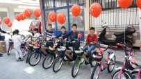 Aydın'da İhtiyaç Sahibi 33 Öğrenciye Bisiklet Hediye Edildi