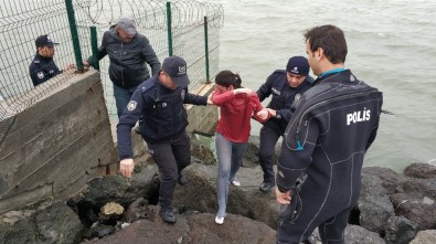 Denize Atlayan Üniversiteli Genç Kızı, Polis Kurtardı
