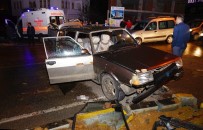 Hızını Alamayan Otomobil, Kırmızı Işıkta Bekleyen Araca Çarptı Açıklaması 5 Yaralı