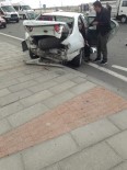 ERCIYES ÜNIVERSITESI - İki Aracın Karıştığı Trafik Kazasında 5 Kişi Yaralandı