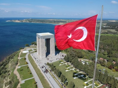 (Özel) Çanakkale'de Şehitlikler Ziyaretçi Akınına Uğruyor