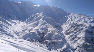 Sason'da Kar Yağışı Nedeni İle Köy Yolları Ulaşıma Kapandı