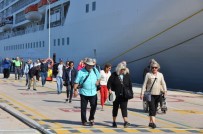 BAHAMA - Amerikalı Milyonerleri Taşıyan Gemi Kuşadası'na Demirledi