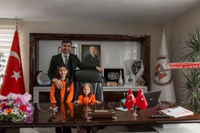 Başkan Tanğlay, Makamını Zeynep Yılmaz'a Verdi