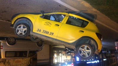 Beyoğlu'nda Ticari Taksi Takla Attı Açıklaması 1 Yaralı