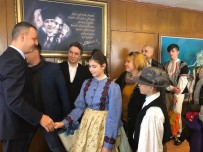 ULUSAL EGEMENLIK - Dünya Çocukları Başkan Alan'la Bir Araya Geldi