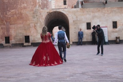 Fotoğrafçıların Doğal Stüdyosu Açıklaması İshak Paşa Sarayı