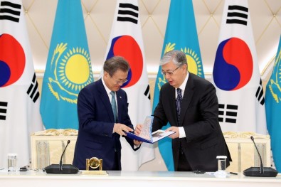 Güney Kore Devlet Başkanı Moon, Kazakistan Cumhurbaşkanı Tokayev İle Bir Arada