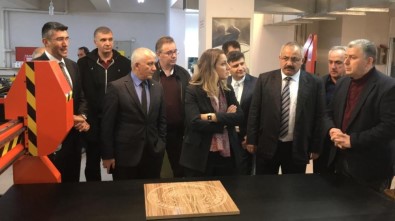 İş Adamları Meslek Yüksekokullerini Ziyaret Etti