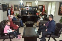 Kaymakam Alibeyoğlu Koltuğunu İlkokulu 3. Sınıf Öğrencisi Karaaslan'a Devretti