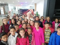 MARİLYN MONROE - Mardinli Marilyn Monroe'dan Çocuklara 23 Nisan Sürprizi