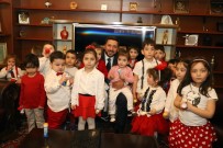 ULUSAL EGEMENLIK - Minik Çocuklar Belediye Başkanı Arı'yı Ziyaret Etti