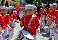 BAYRAM COŞKUSU - Minikler Bando Eşliğinde Vatandaşları Bayrama Davet Etti
